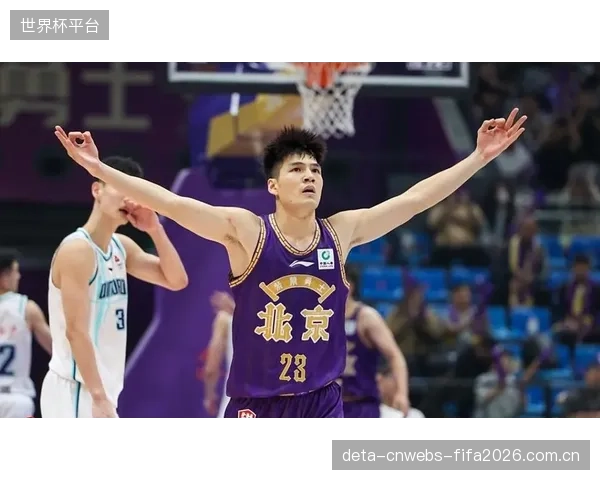 状元签终极博弈上演，王岚嵚的赛场大局观与陈国豪的即战冲击力引发球探激辩。